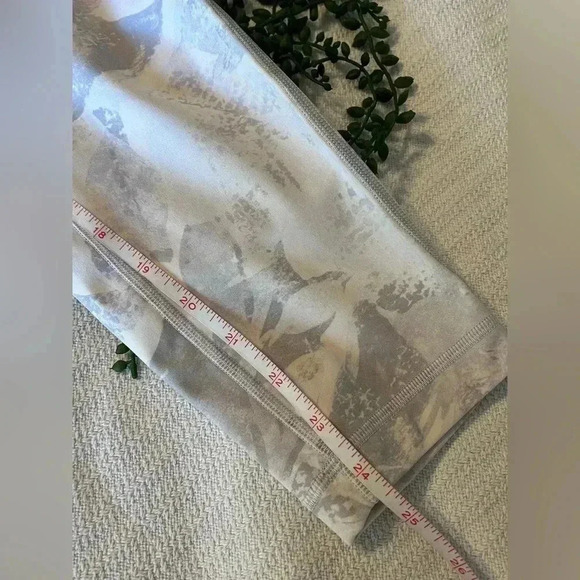 Lululemon Wunder Under High Rise Tight 25” Tropical Shadow Starlight Size 8 - Picture 7 of 8